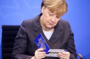 Bundeskanzleramt, Neue 2Euro Gedenkmünze vorgestellt: BK Angela Merkel, BM-Finanzen Wolfgang Schäble, MP Niedersachsen Stephan Weil